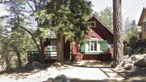 Robins Nest - Comfy cabin walking distance to Bear Mountain with Hot Tub! Big Bear Lake